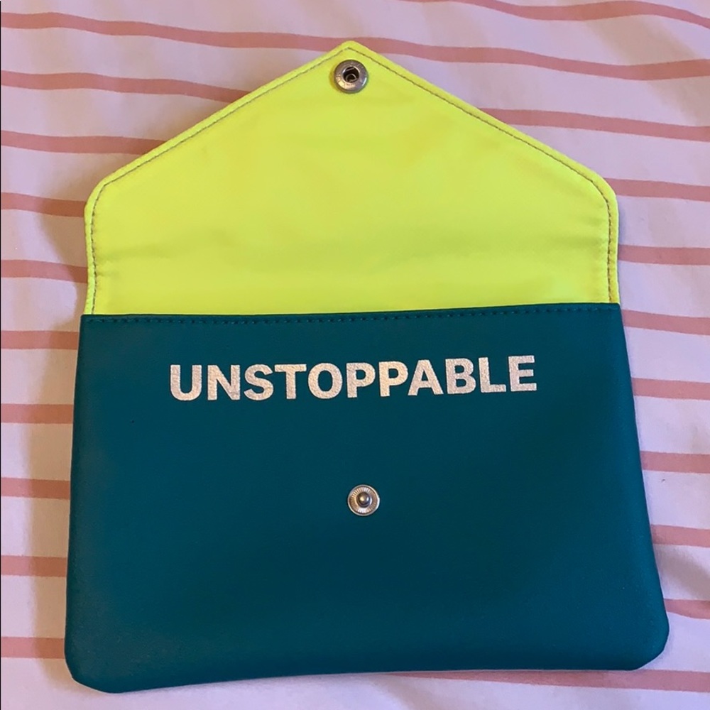 Button Ipsy makeup bag - Picture 4 of 5
